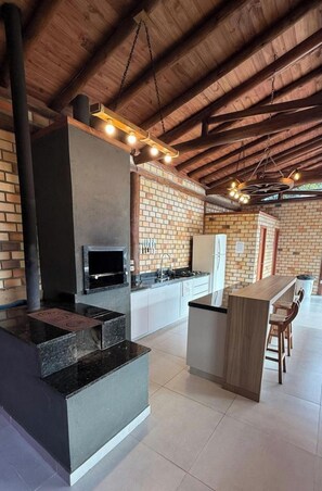 Premium Cottage, Pool Access, Mountain View | Private kitchen