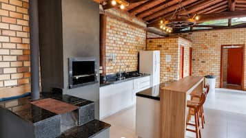Premium Cottage, Pool Access, Mountain View | Private kitchen | Fridge, microwave, cookware/dishes/utensils