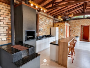 Premium Cottage, Pool Access, Mountain View | Private kitchen | Fridge, microwave, cookware/dishes/utensils