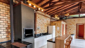 Cottage Premium, akses ke kolam renang, pemandangan gunung | Dapur pribadi | Lemari es, microwave, dan peralatan masak/sendok-piring