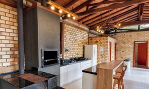 Premium Cottage, Pool Access, Mountain View | Private kitchen