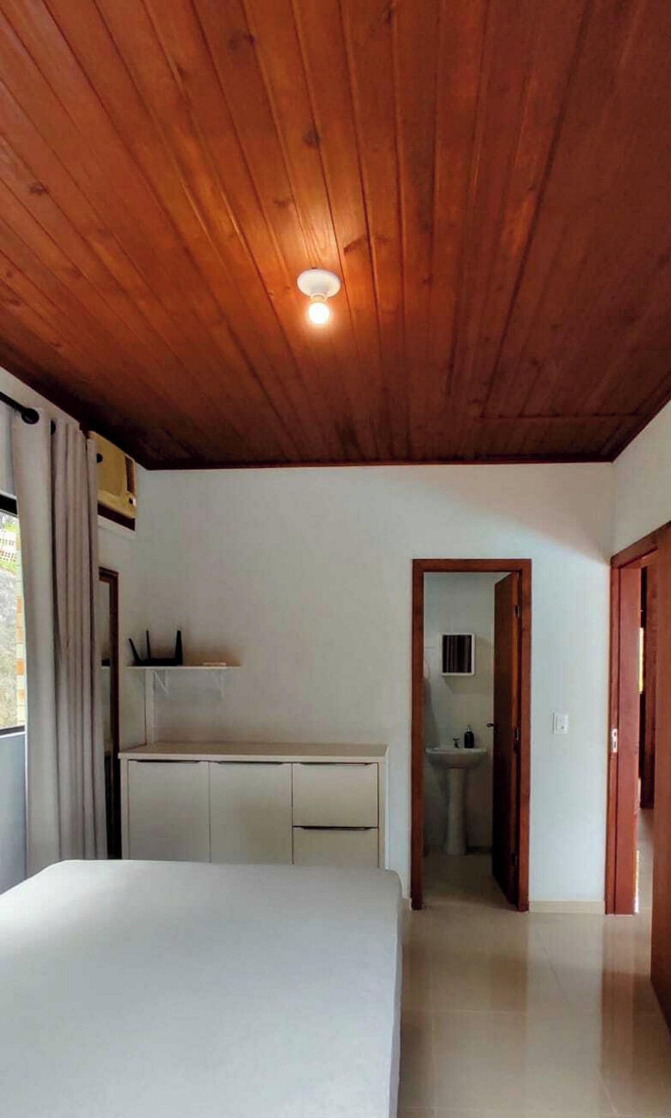 Casa de campo premium, acesso à piscina, vista para a montanha | Escrivaninha, espaço de trabalho para notebook, Wi-Fi de cortesia