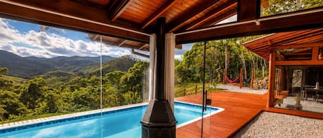 Premium-Ferienhaus, Poolzugang, Bergblick | Pool