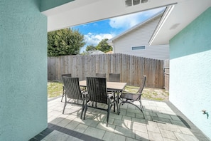 Outdoor dining - 🏖️Walk to Beach | Golf Cart | Sunnyside Up in PCB🏖️ (Panama City Beach)
