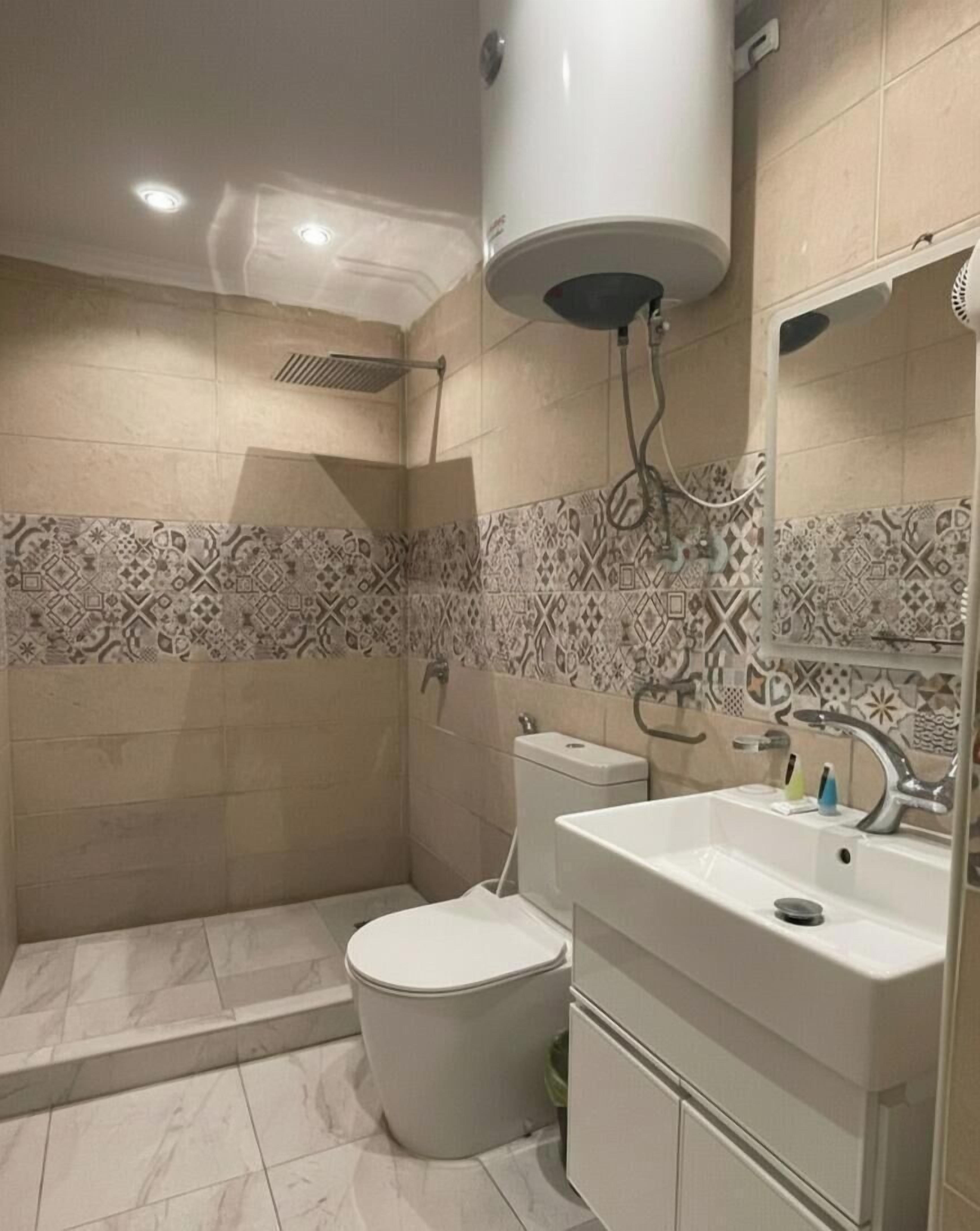 Badewanne und Dusche (separat), Hydromassagedusche