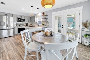 Fridge, microwave, oven, stovetop - 🌊Walk to Beach | Newly Remodeled 3 BR | The Beach Bunker🌊 (Panama City Beach)