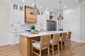 Fridge, microwave, stovetop, dishwasher - BM530 Private Pool, Close to the Beach, Beautiful Home (Port Aransas)