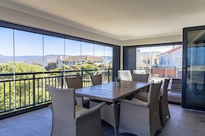 Outdoor dining - Ocean Whisper Sandown Bay | Nature and ocean waves at your doorstep (Mereenbosch)