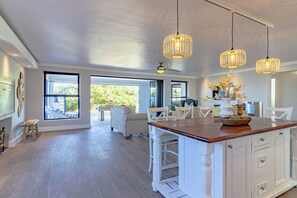 Dining - Ocean Whisper Sandown Bay | Nature and ocean waves at your doorstep (Mereenbosch)