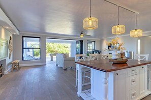 Dining - Ocean Whisper Sandown Bay | Nature and ocean waves at your doorstep (Mereenbosch)
