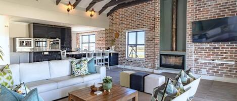 Smart TV, fireplace, stereo