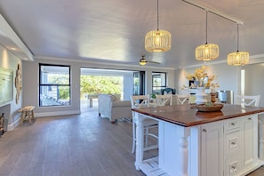 Dining - Ocean Whisper Sandown Bay | Nature and ocean waves at your doorstep (Mereenbosch)