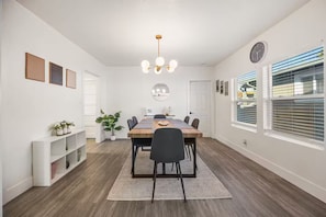 Dining - Charming Alameda Retreat / Cozy 2BR w/Private Yard (Alameda)