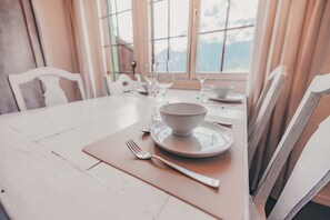 Dining - Surfers Horizon Loft | Balcony & Panoramic views (Grindelwald)