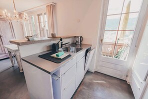 Fridge, oven, stovetop, dishwasher - Surfers Horizon Loft | Balcony & Panoramic views (Grindelwald)