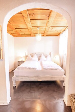 1 bedroom, desk, WiFi, bed sheets - Surfers Sunset Spa | Jacuzzi & Panoramic Terrace (Grindelwald)