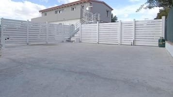 Enceinte de lâhĂ©bergement