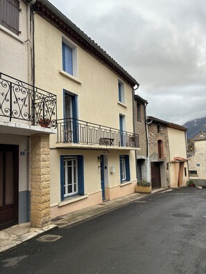 Exterior - Spacious Village House with Garden in Ginoles (Ginoles)