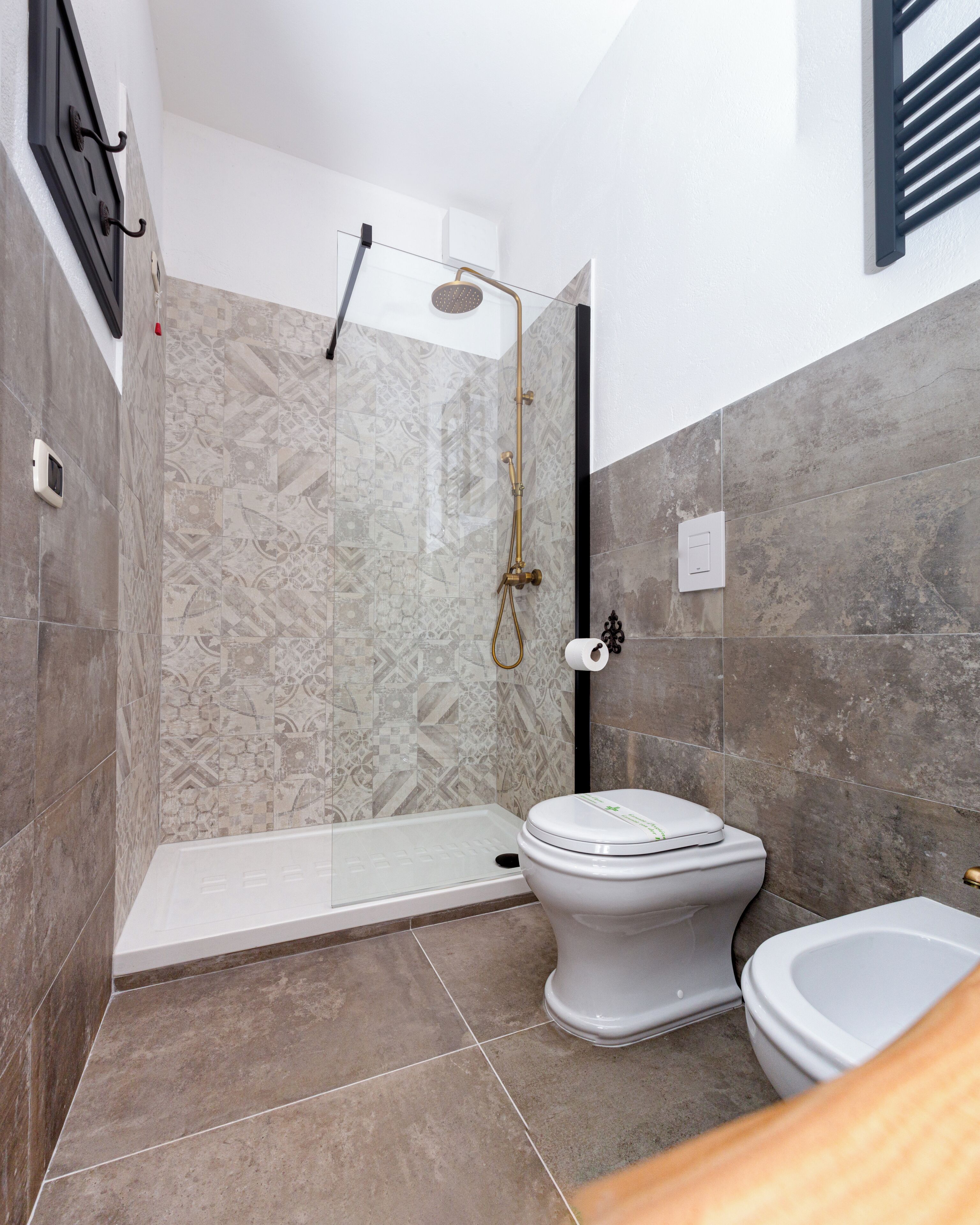 Superior-Doppelzimmer, eigenes Bad | Badezimmer | Kostenlose Toilettenartikel, Haartrockner, Bidet, Seife