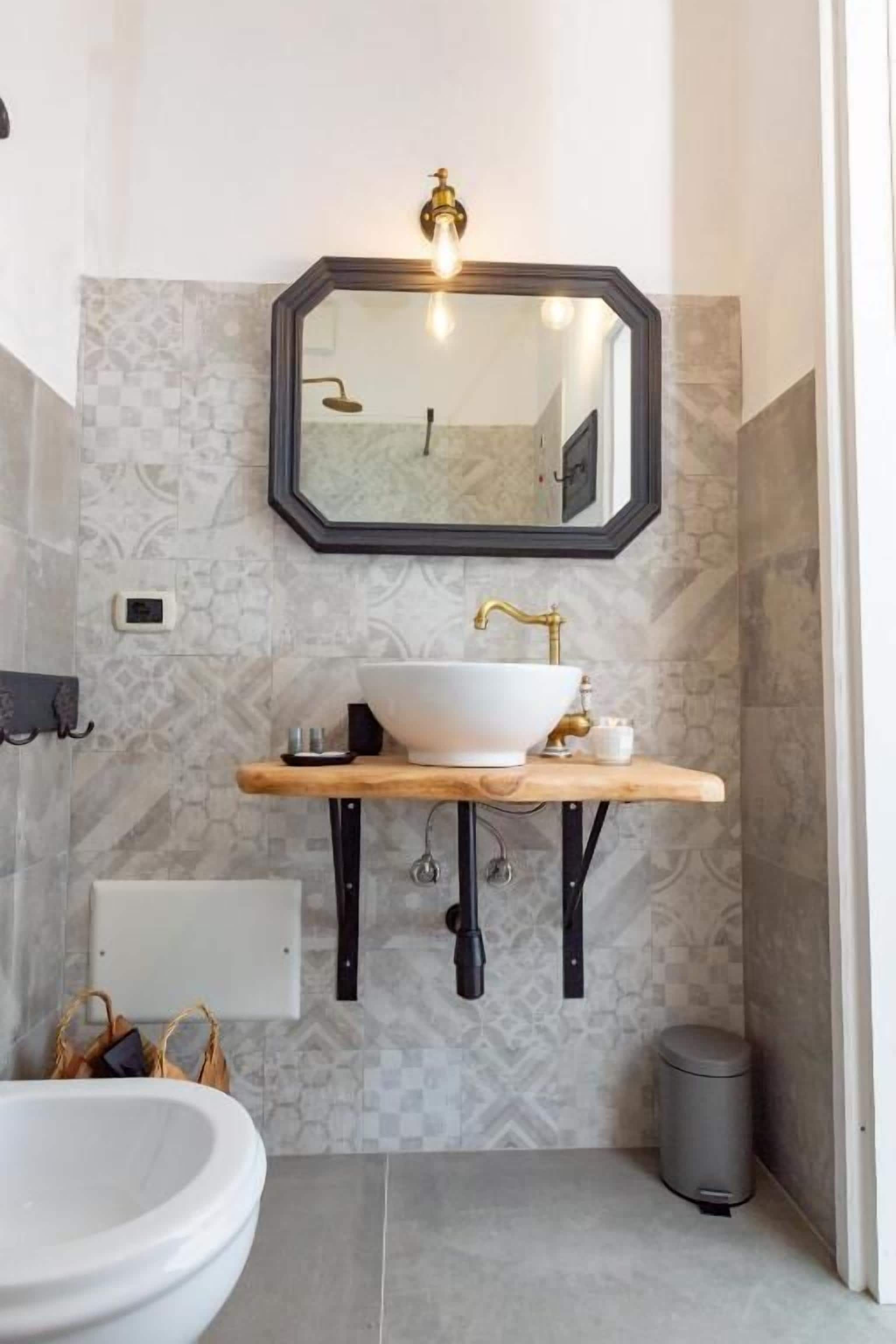 Superior Double Room, Private Bathroom | Bathroom