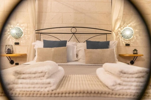 Junior Suite, Private Bathroom | In-room safe, soundproofing, iron/ironing board, WiFi (free)