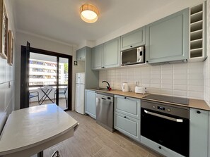 Fridge, microwave, oven, dishwasher - VILAMOURA CHARMING 2 WITH POOL by HOMING (Vilamoura)