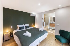5 habitaciones, tabla de planchar con plancha, wifi y ropa de cama 