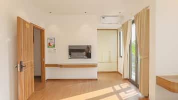 Deluxe Quadruple Room, Balcony, Garden View | Interior