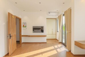 Phòng 4 Deluxe, ban công, quang cảnh vườn | Nội thất