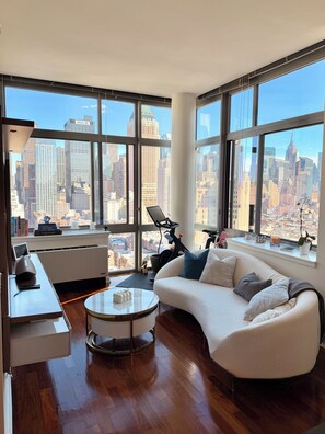 Smart TV, printers - Luxury NYC Penthouse with Amazing Views (New York)