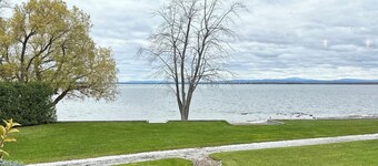 Stunning lakefront estate-family friendly-private dock-large lawn-4 bedroom