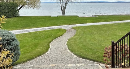 Stunning lakefront estate-family friendly-private dock-large lawn-4 bedroom