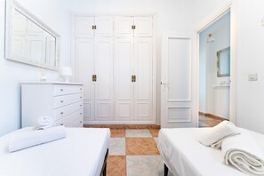 1 habitación y espacio para trabajar con laptop 