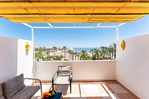 Apartment | Balcony - Seaside Escape in Benalmadena (Benalmádena)
