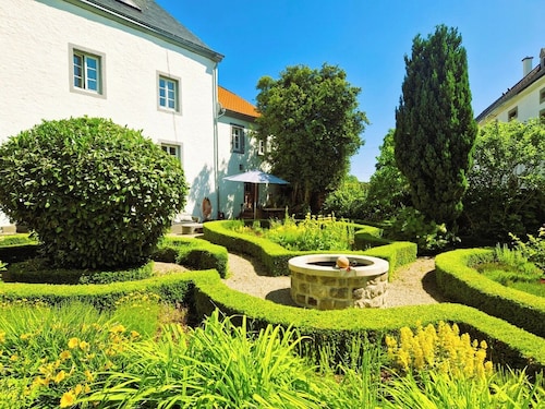 Charming historic 3-bedroom country house in peaceful Feilsdorf