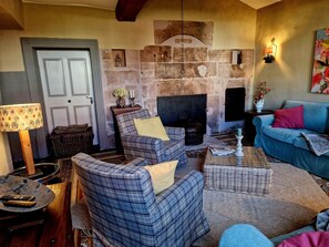 Living area - Charming historic 3-bedroom country house in peaceful Feilsdorf (Feilsdorf)