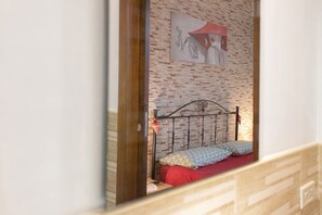 2 dormitorios, tabla de planchar con plancha, wifi y ropa de cama