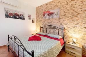 2 dormitorios, tabla de planchar con plancha, wifi y ropa de cama