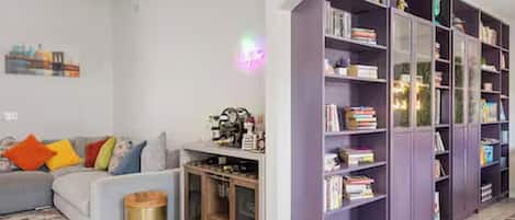 المنشأة من الداخل