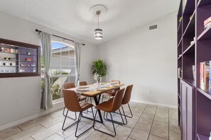 Dining - Cozy 3BR / 2BA Getaway / Legoland / Winterhaven / Lakeland (Lakeland)