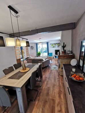 Dining - Vrbo Property (Lorgues)