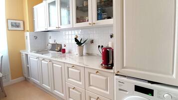 Frigorifero, microonde, forno, lavastoviglie