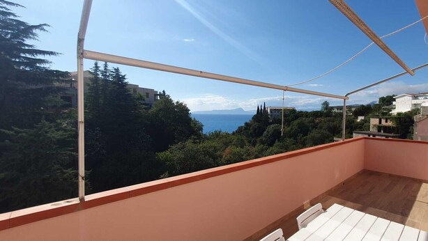 A balcony with a view of a coastal landscape, including trees and buildings. - B&B VISTAMARE - (SEA VIEW) 250 meters from the center (San Nicola Arcella)