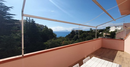 Property grounds. B&B VISTAMARE - (SEA VIEW) 250 meters from the center