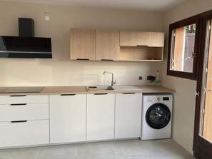 Private kitchen - Bright apartment with balcony in Annecy (Annecy)