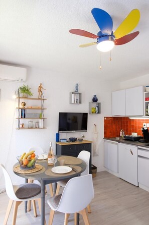 Dining - Beautiful apartment with sea view and quiet (Sainte-Maxime)