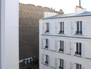 Exterior - Parisian Duplex Stay Close to Transport (Paris)