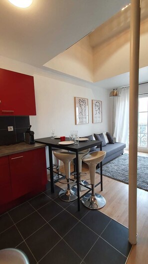 Interior - Duplex with balcony by the République tram stop (Marseille)