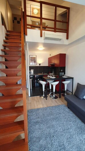 Interior - Duplex with balcony by the République tram stop (Marseille)