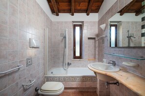 Shower, towels - Villetta 21 Costa Rei – Exclusive Beachside Retreat (Costa Rei)